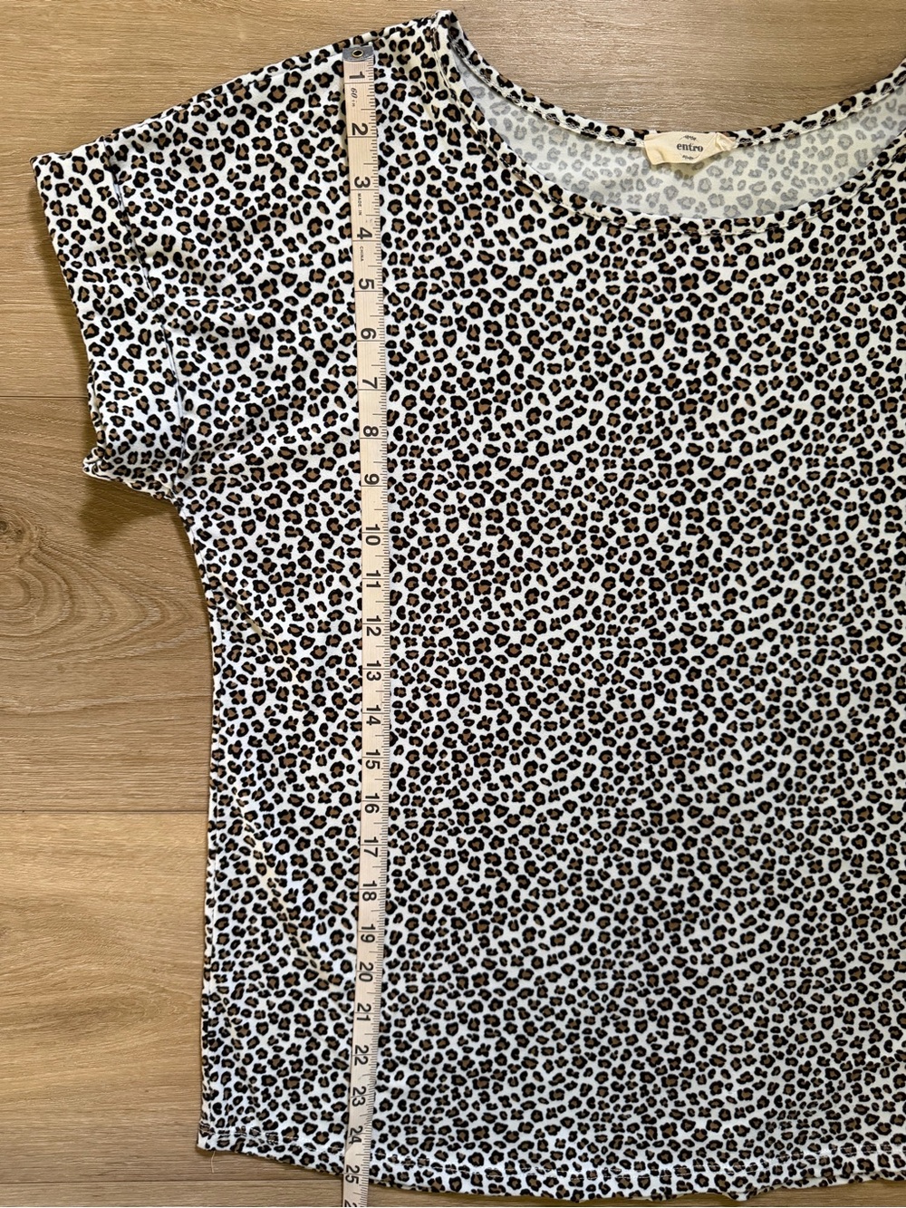 ENTRO Leopard Print Short Sleeve Top EUC - Picture 3 of 5